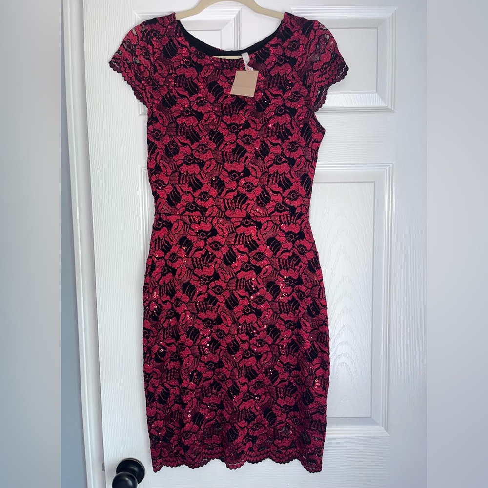 Gilli Black and Red Sheath Mini Dress